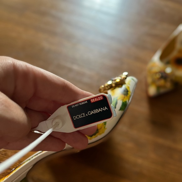 Dolce & Gabbana Yellow Crystal-Embellished Sunflower Leather Pumps size 8.5 - Picture 3 of 3